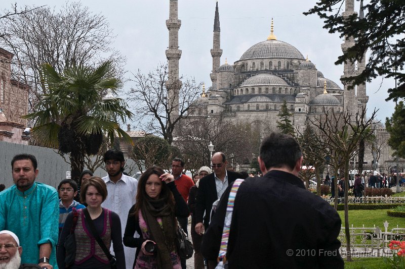 20100402_145020 D3.jpg - Pedestrians between Blue Mosque (behind) and Haghia Sophia (ahead)